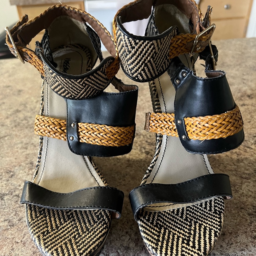 Stylish Black and Tan Woven Sandals